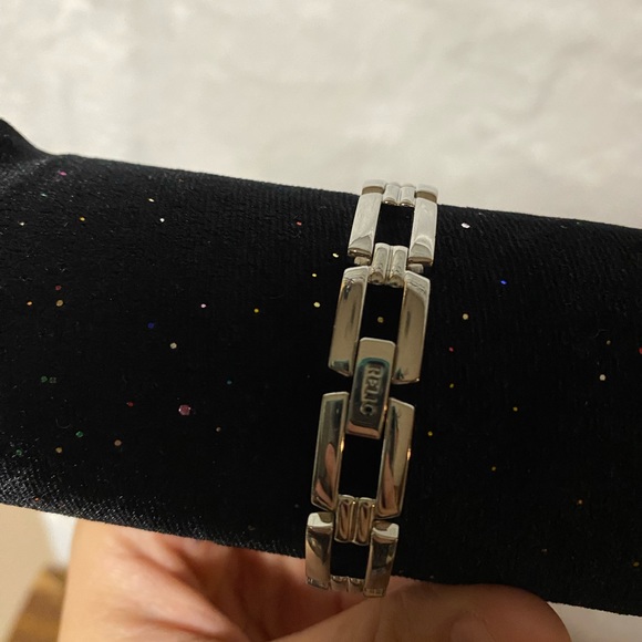 Ladies Beautiful Silver Color Round Relic Watch No Numbers - Picture 3 of 6